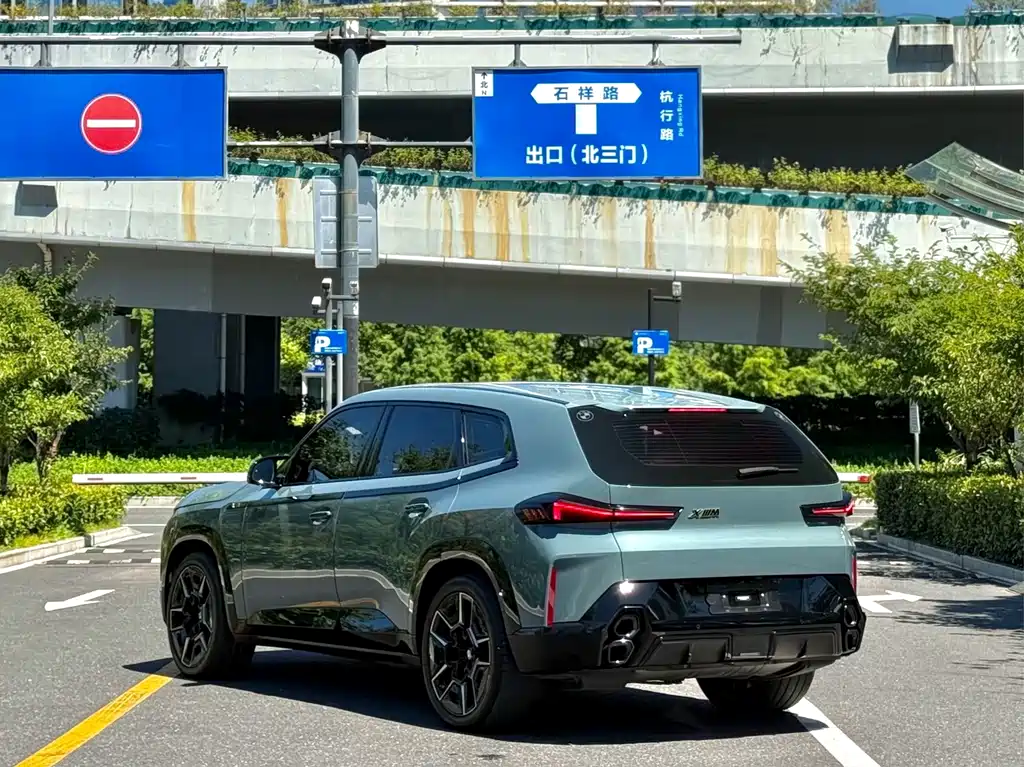 BMW XM — миниатюра 9