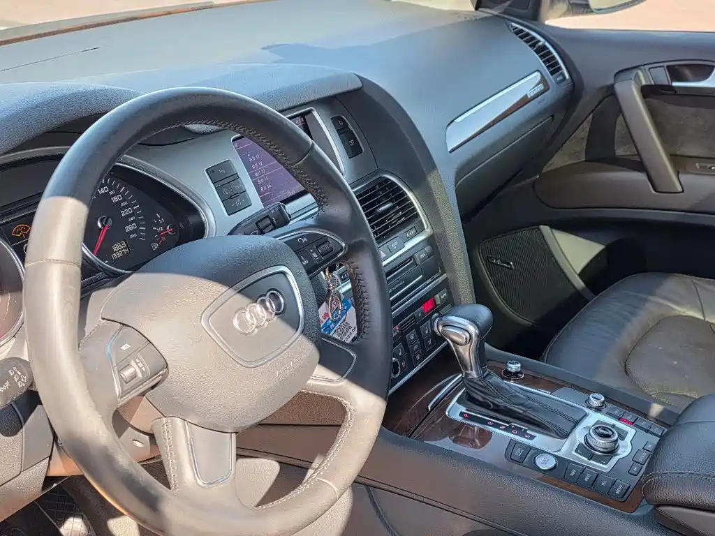 Audi Q7 — миниатюра 6