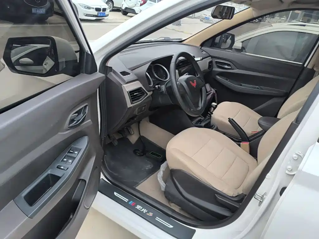 Wuling Hongguang — миниатюра 16