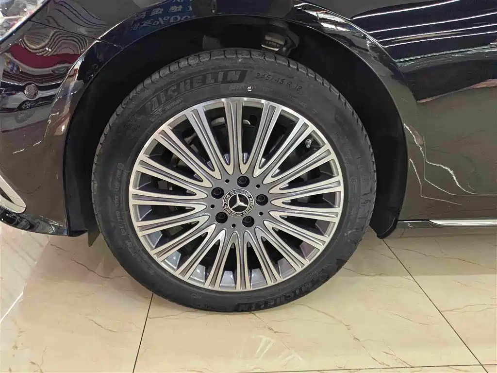 Mercedes-Benz E-Class — миниатюра 10