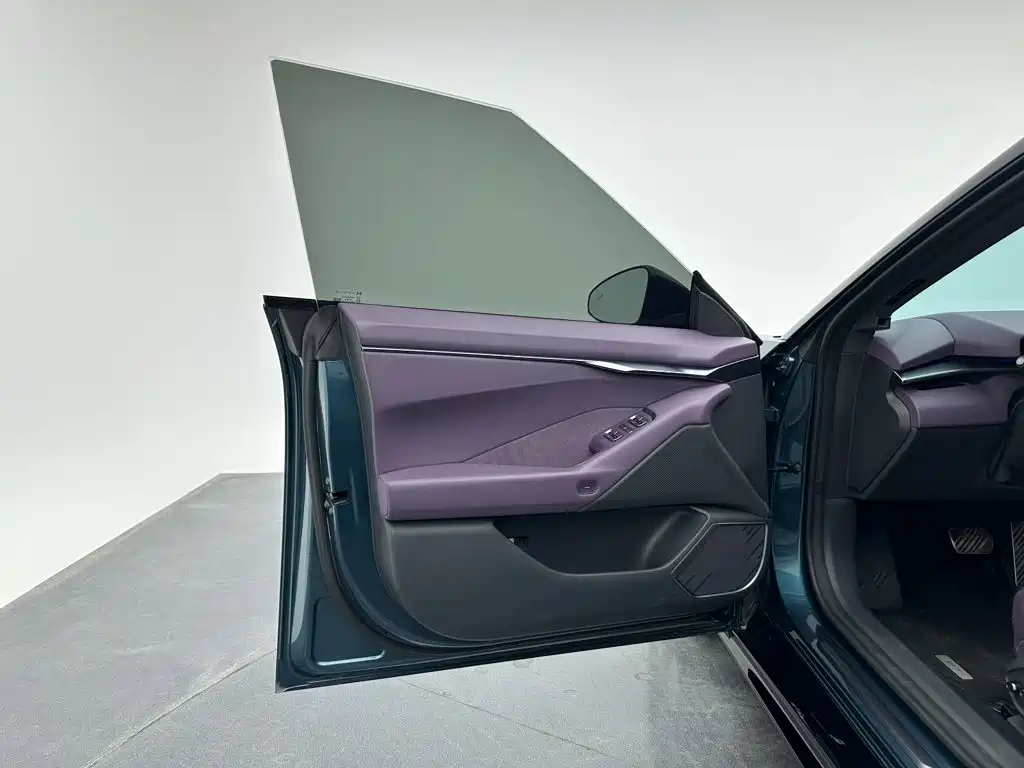 XPeng P7 — миниатюра 11