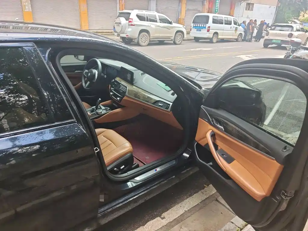 BMW 5 Series — миниатюра 18