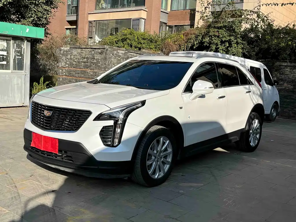 CADILLAC XT4