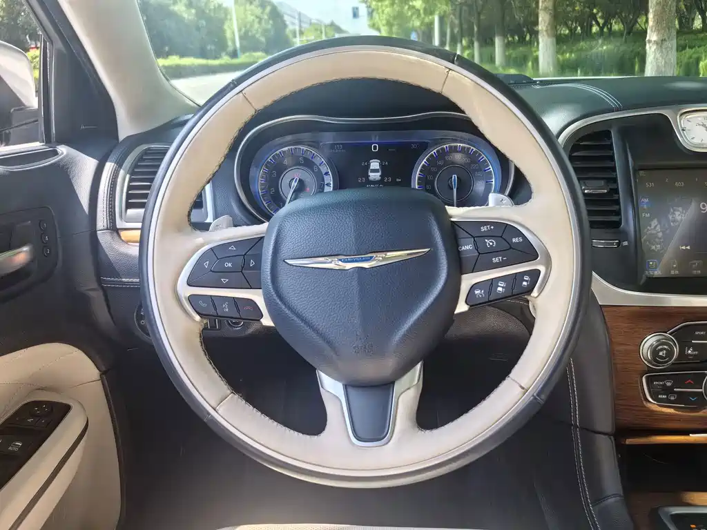 Chrysler 300C — миниатюра 11