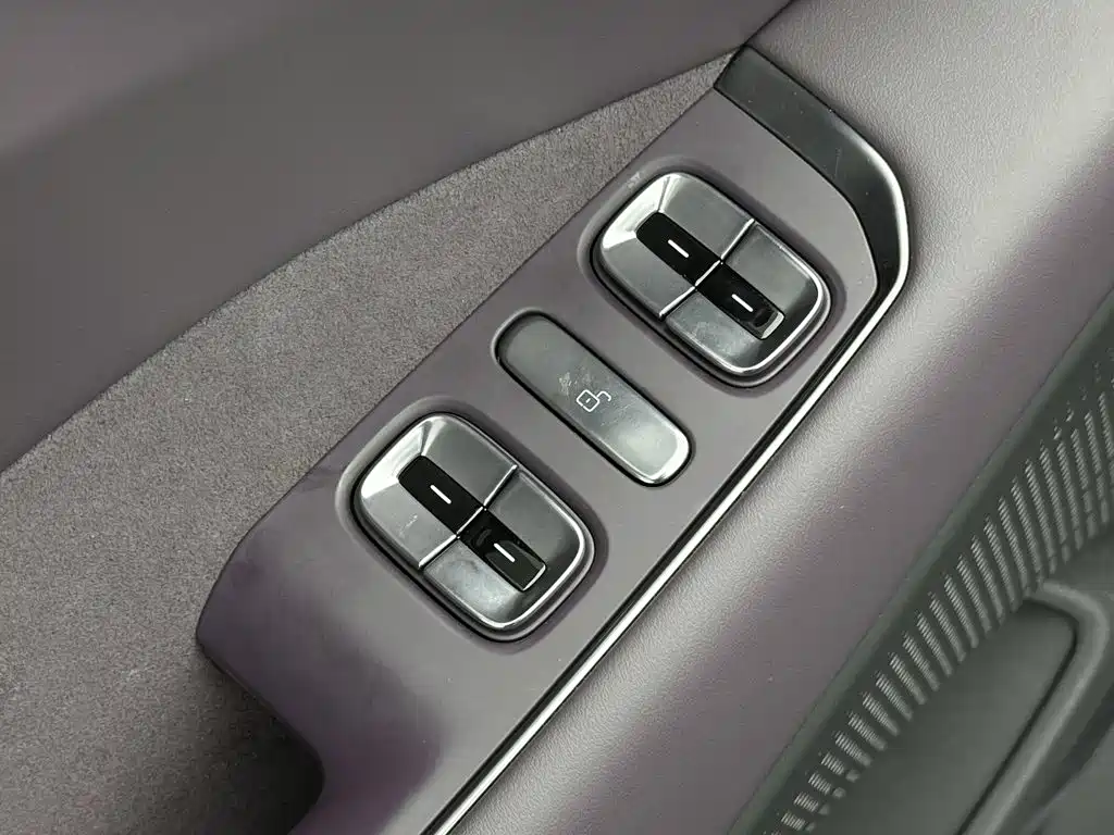 XPeng P7 — миниатюра 18