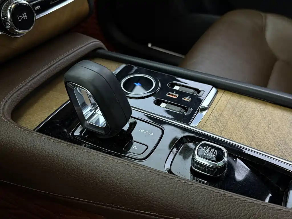 Volvo XC90 — миниатюра 9