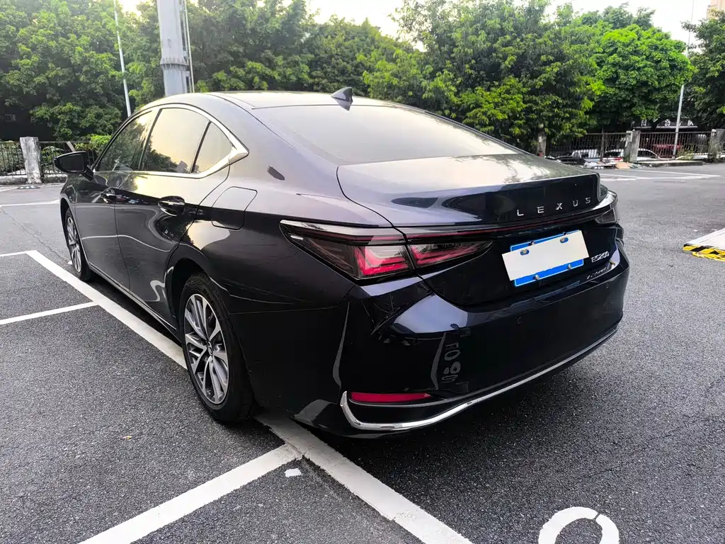 Lexus ES — миниатюра 12