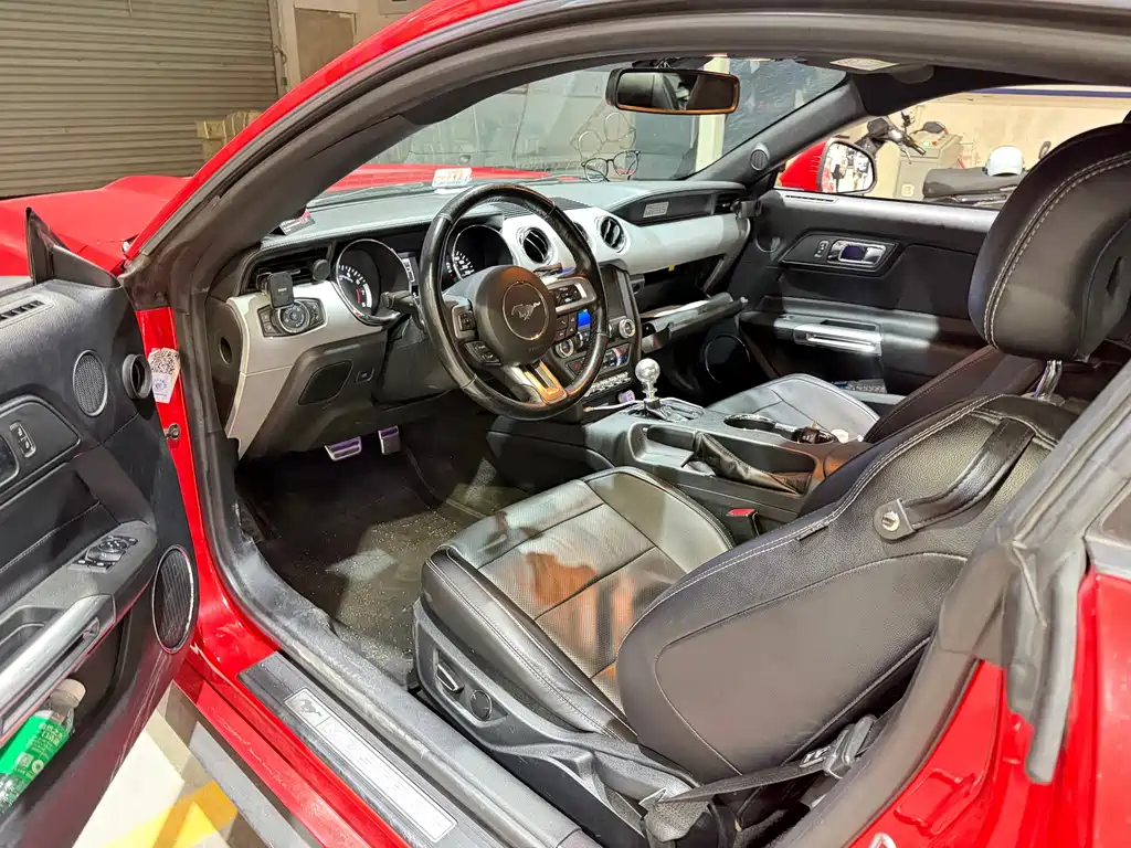 Ford Mustang — миниатюра 4