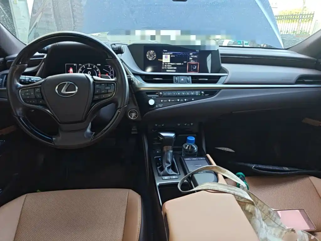 Lexus ES — миниатюра 10