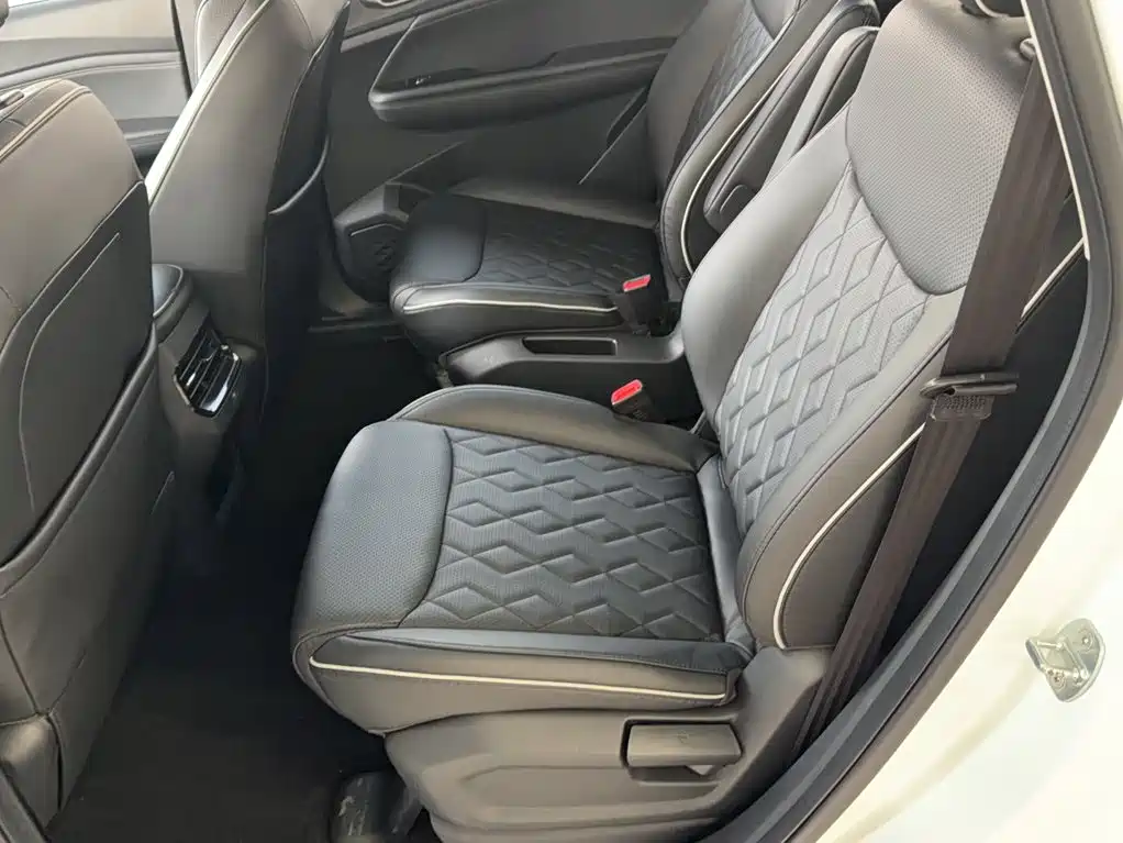 Wuling Jiachen — миниатюра 12