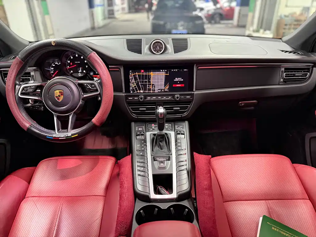 Porsche Macan — миниатюра 9