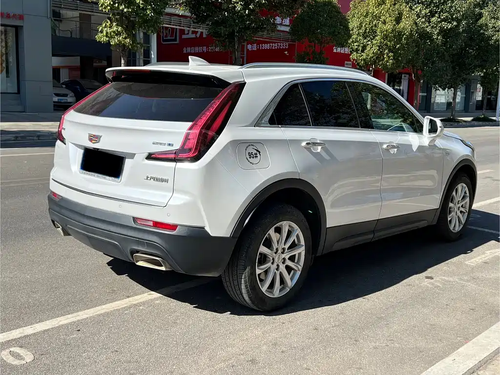 CADILLAC XT4