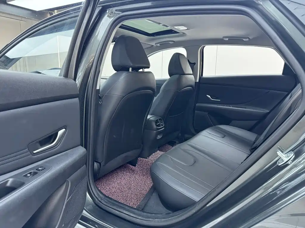Hyundai Elantra 2023 1.5L CVT TOP Flagship