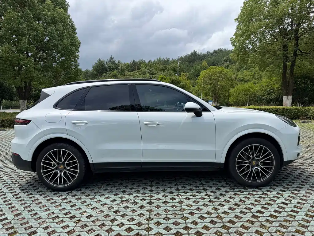Porsche Cayenne — миниатюра 7
