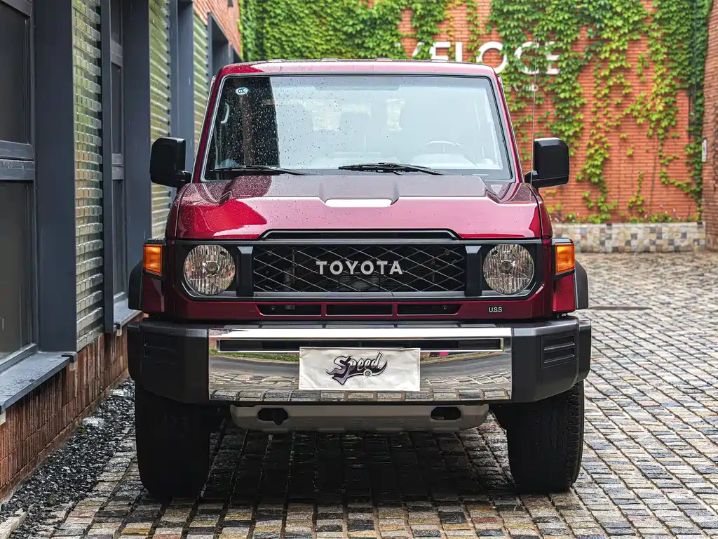Toyota Land Cruiser LC76 2025 4.0L AT