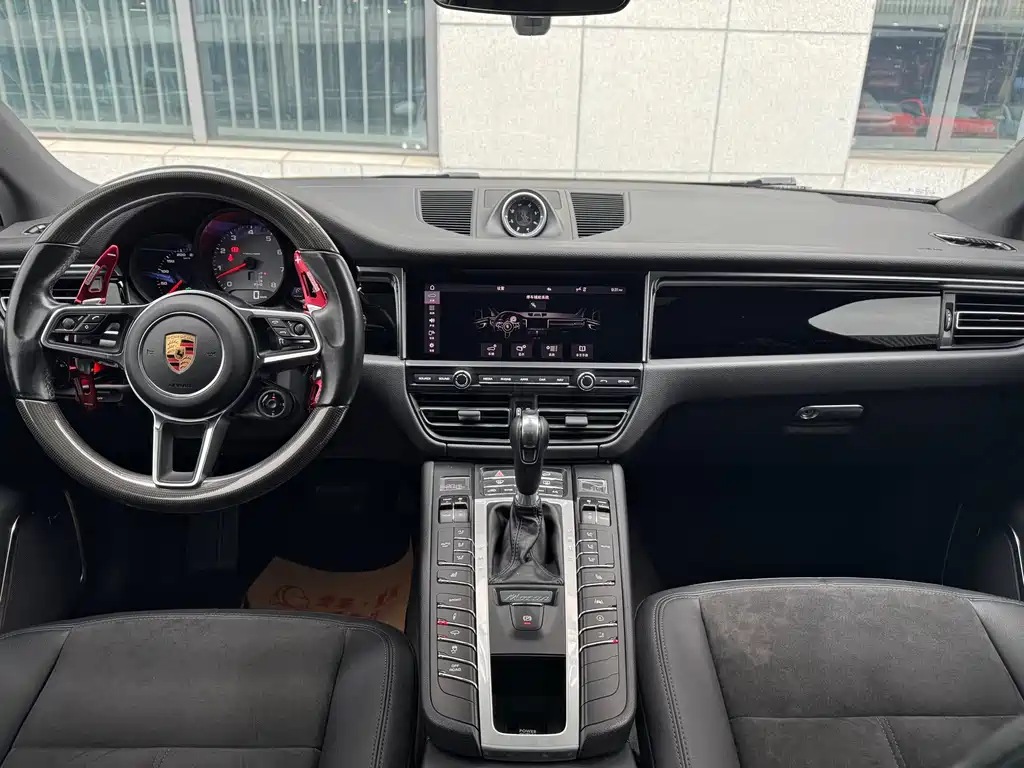 Porsche Macan — миниатюра 16