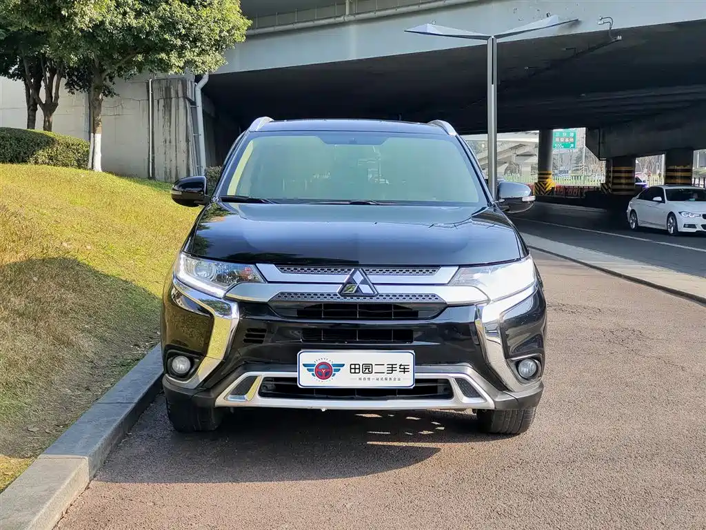 MITSUBISHI OUTLANDER