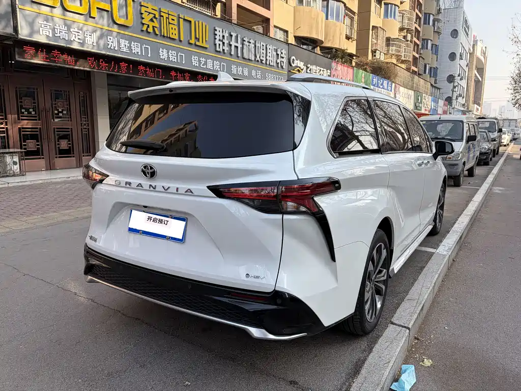 Toyota Granvia 2024 2.5L Luxury PLUS