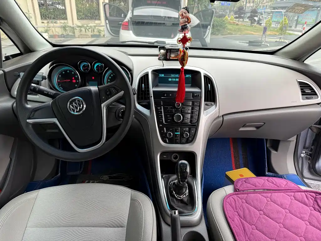 Buick Excelle 2014 XT 1.6L MT