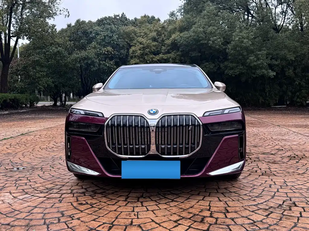 BMW I7