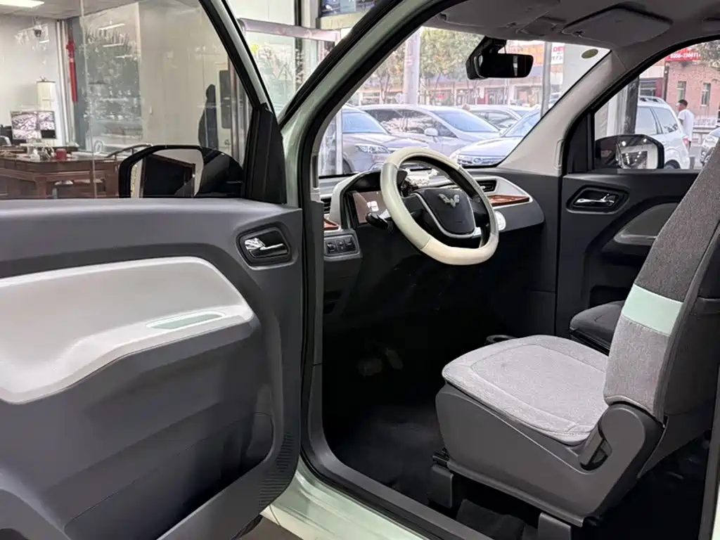 Wuling MINIEV — миниатюра 10
