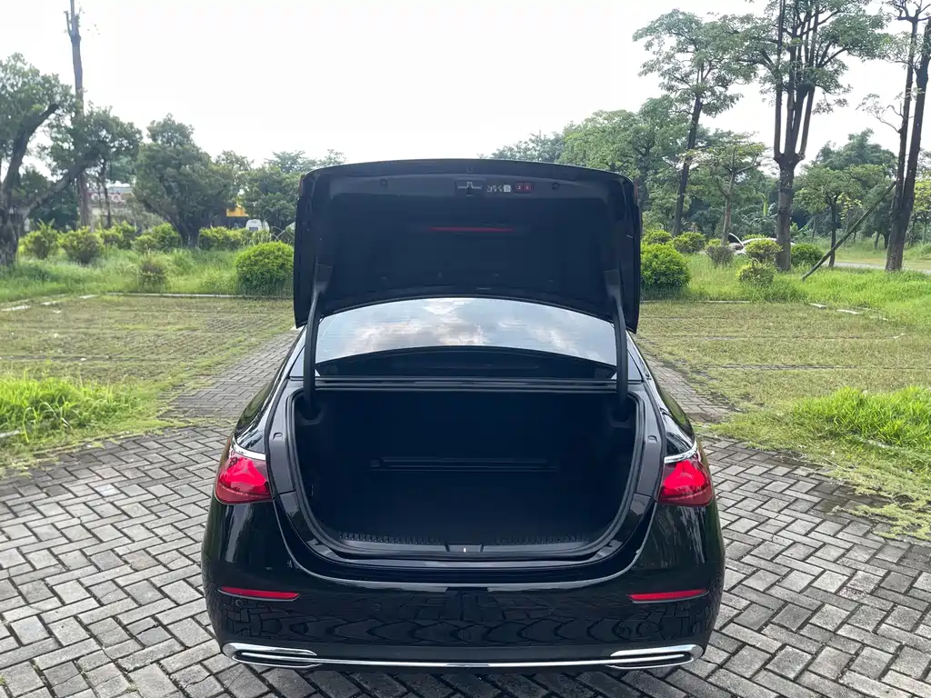 Mercedes-Benz E-Class — миниатюра 22