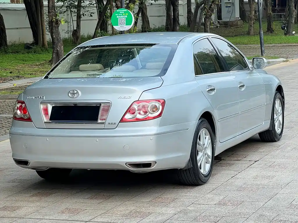 Toyota Reiz — миниатюра 7
