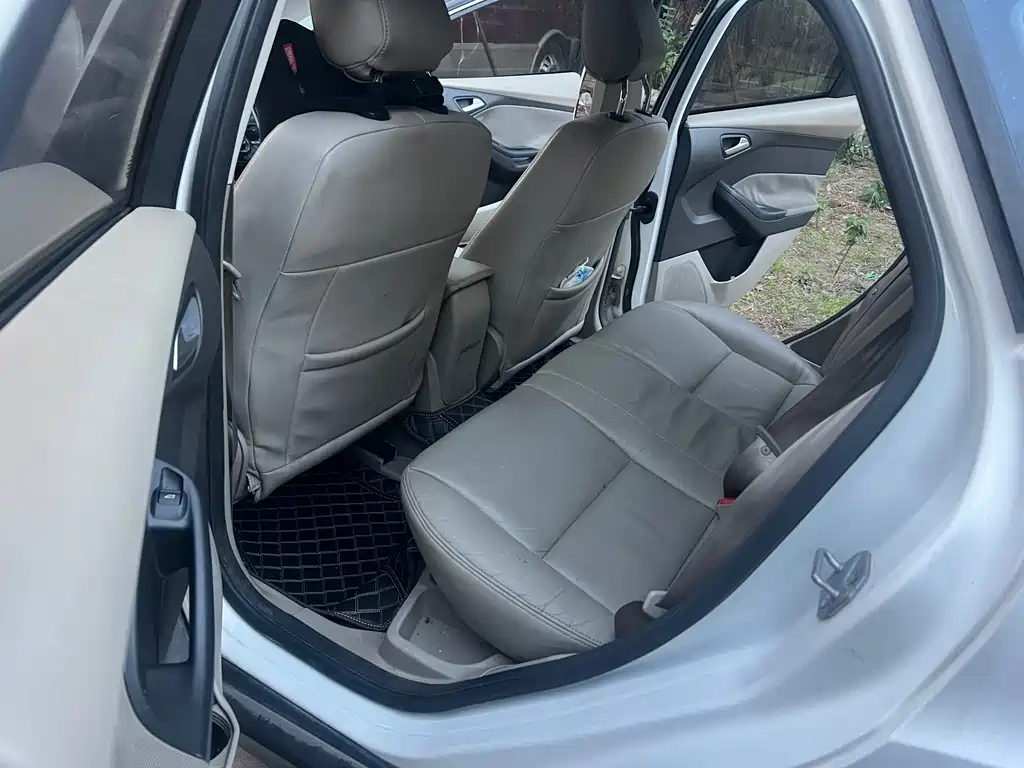 Ford Focus 2012 1.6L AT Comfort