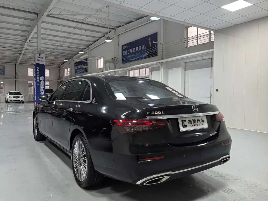 Mercedes-Benz E-Class — миниатюра 6