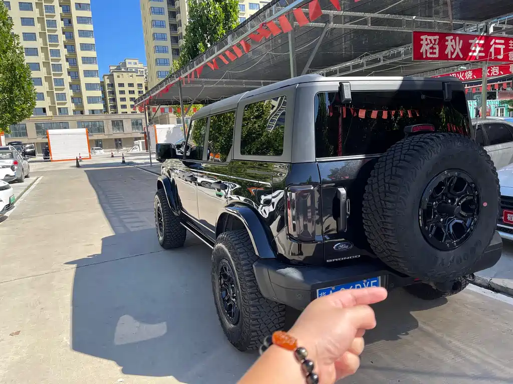 Ford Bronco — миниатюра 16