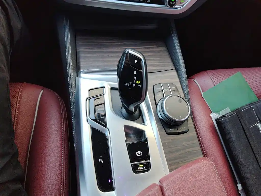 BMW 5 Series — миниатюра 7