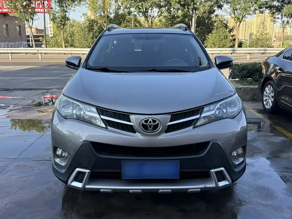 Toyota RAV4 — миниатюра 4