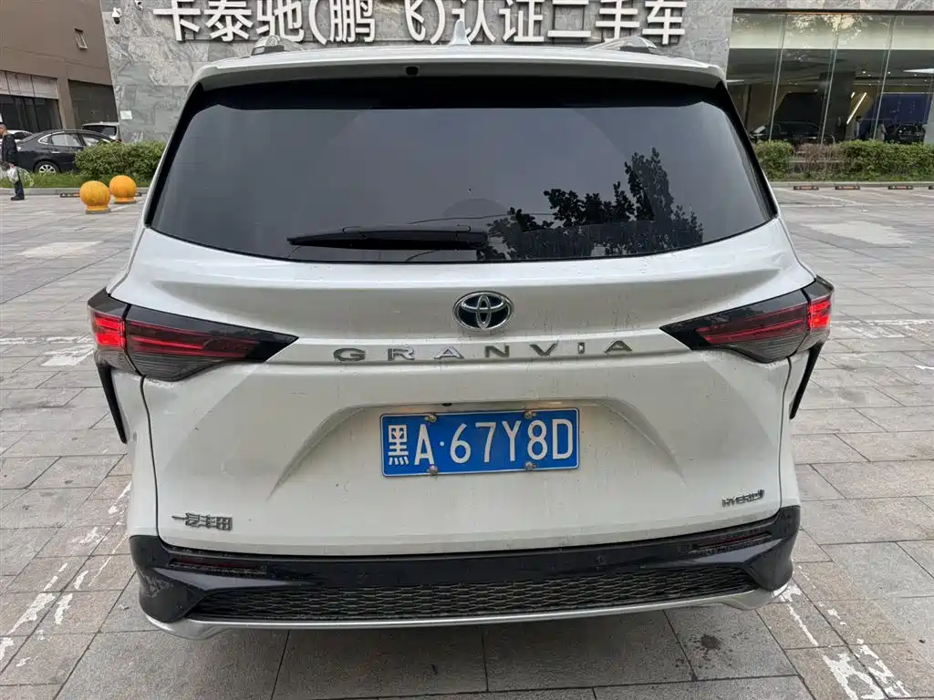 Toyota Granvia 2023 2.5L Luxury PLUS