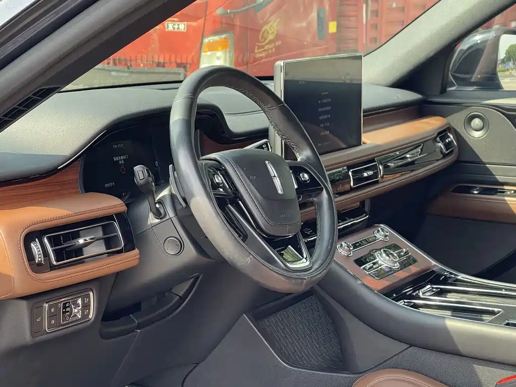 Lincoln Aviator — миниатюра 8