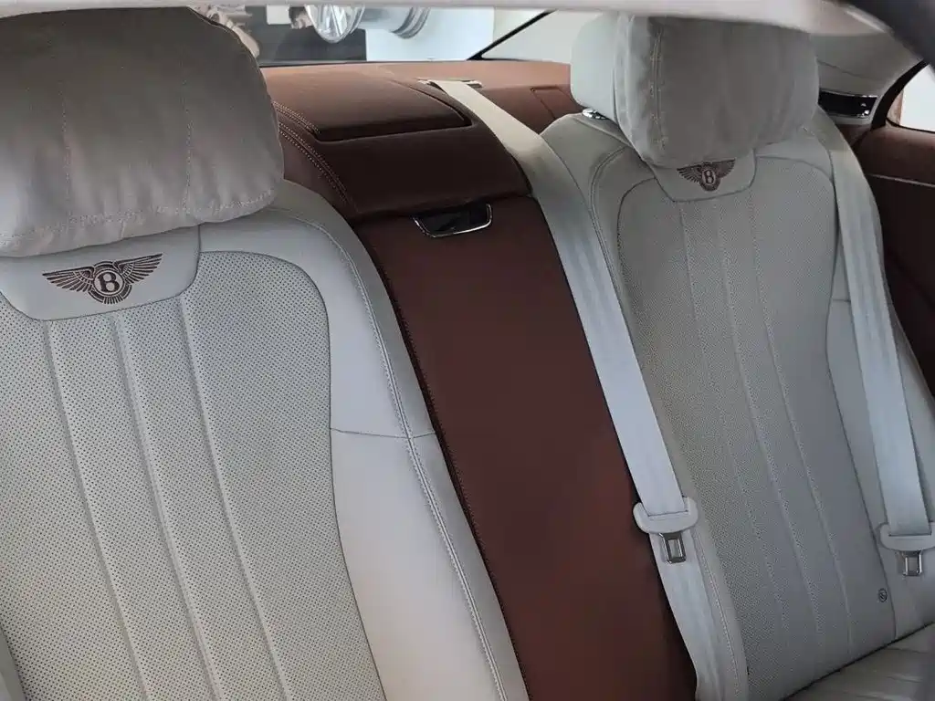 Bentley Flying Spur PHEV — миниатюра 11