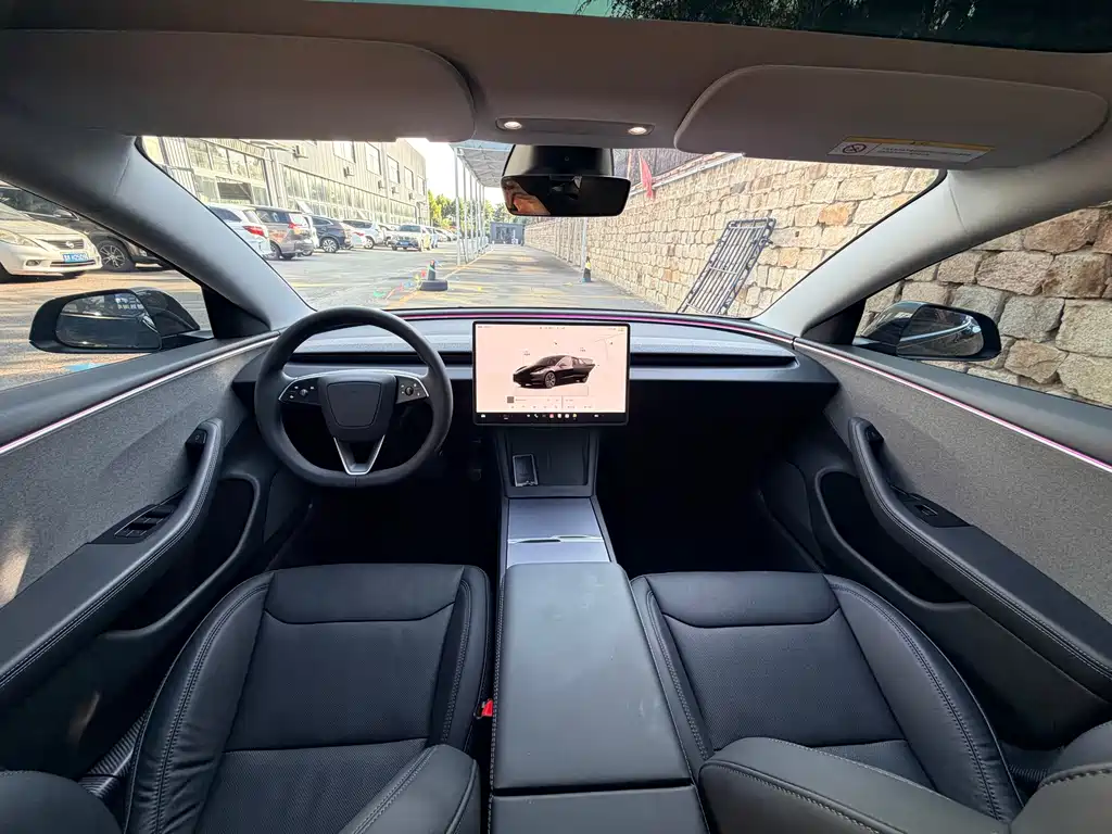 Tesla Model 3 — миниатюра 4