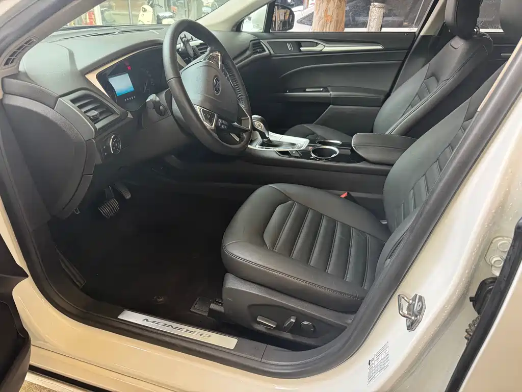 Ford Mondeo — миниатюра 7