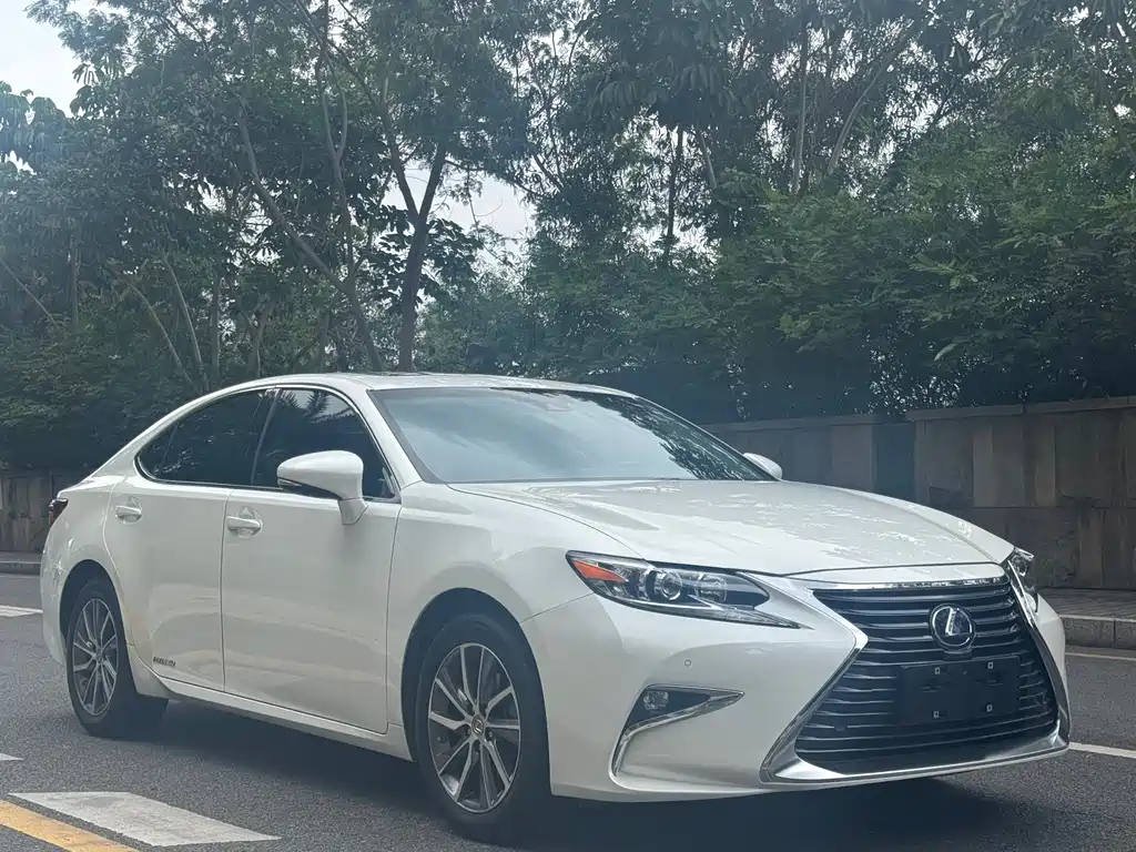 Lexus ES 2015 300h Comfort