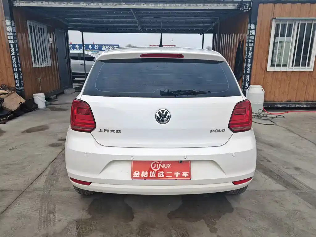 VOLKSWAGEN POLO