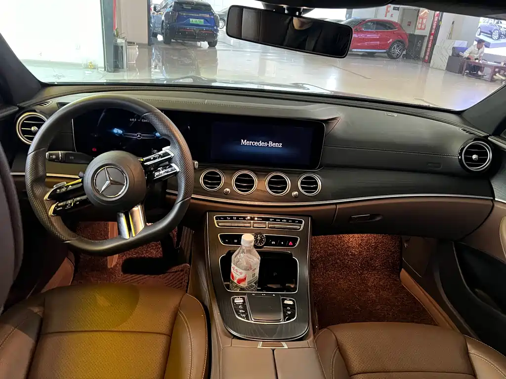 Mercedes-Benz E-Class — миниатюра 9