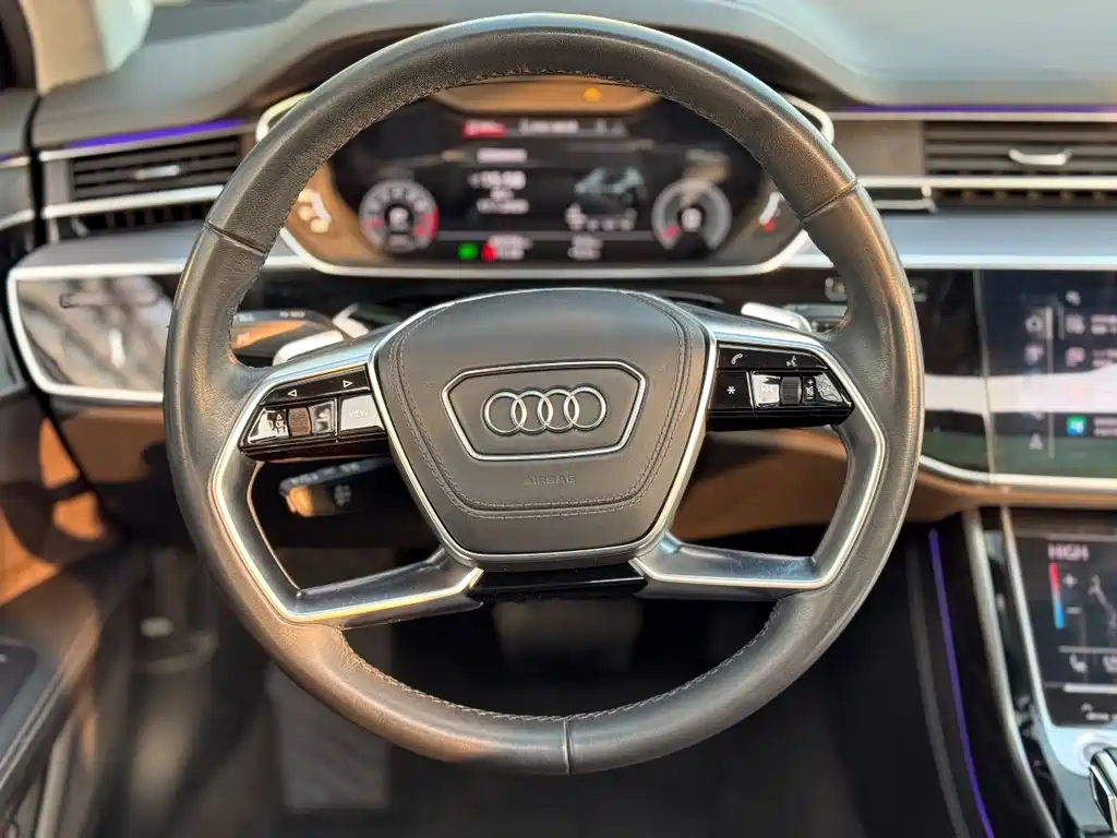 AUDI A8