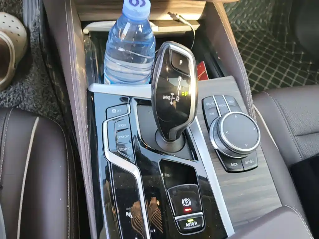 BMW 5 Series — миниатюра 14