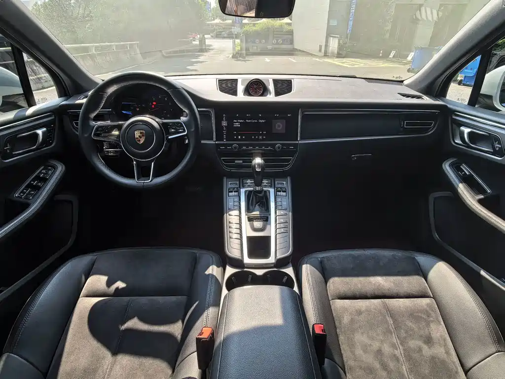 Porsche Macan — миниатюра 7