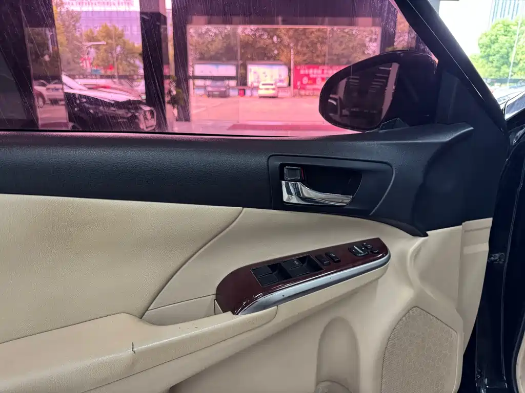 Toyota Camry — миниатюра 10