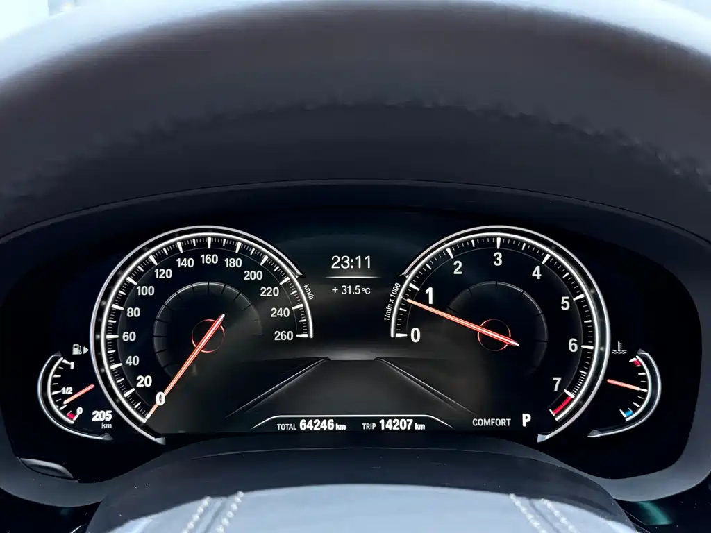 BMW 5 Series — миниатюра 12