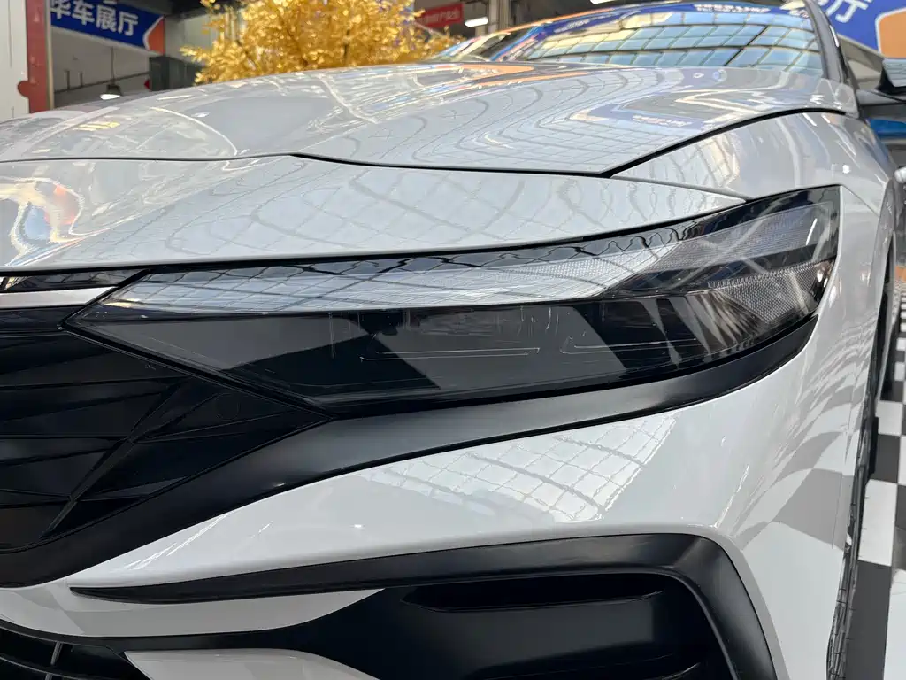 Hyundai Elantra — миниатюра 13