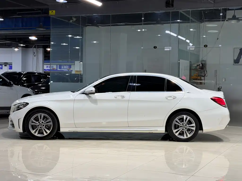 Mercedes-Benz C-Class — миниатюра 4