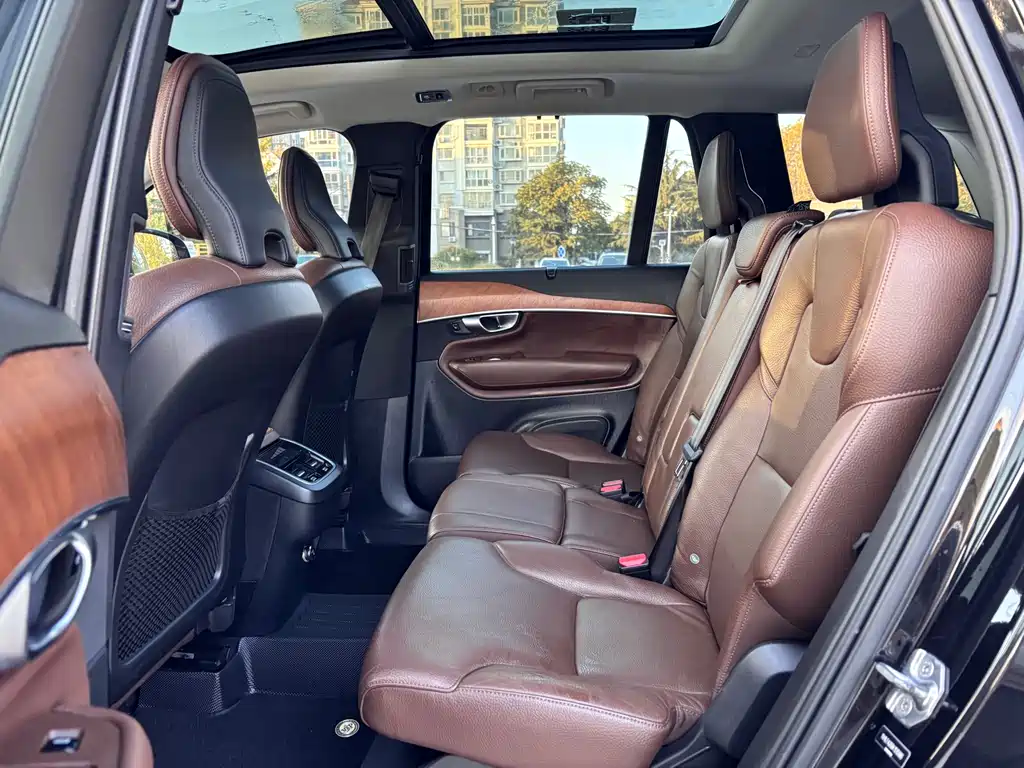 Volvo XC90 — миниатюра 10
