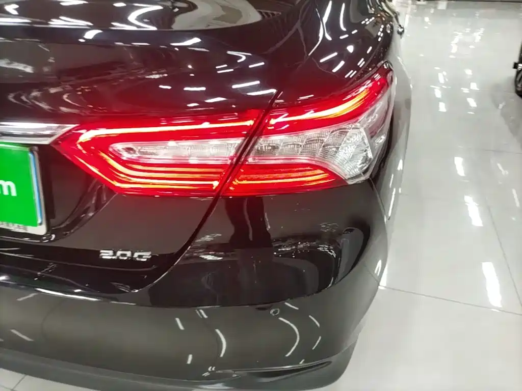 Toyota Camry — миниатюра 8