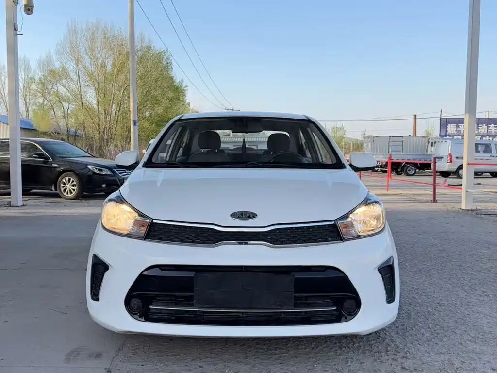 Kia Huanchi 1.4L Manual Fashion Edition Smart, фото 2
